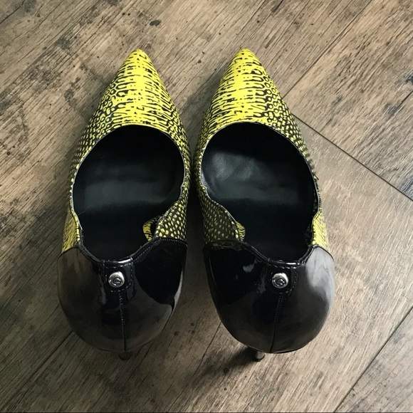 G by GUESS FELISITY Yellow and Black Heels - Picture 9 of 13